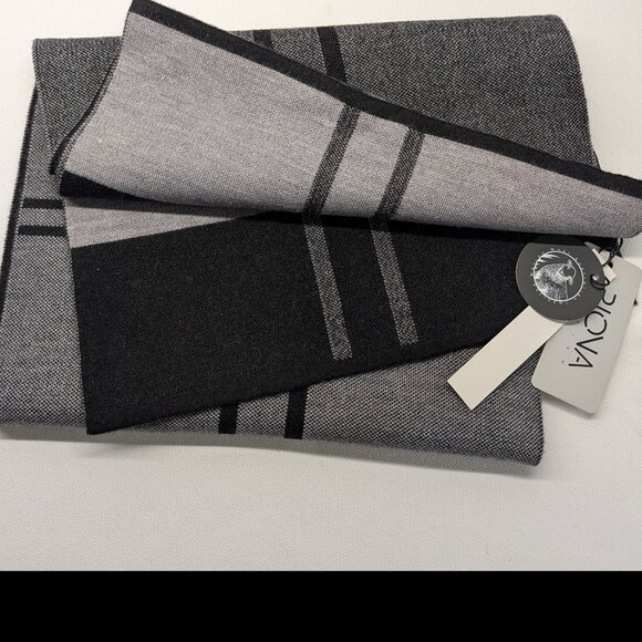Riona Men's Scarf Made with Australian Merino Wool Blend - NWT - Picture 3 of 8